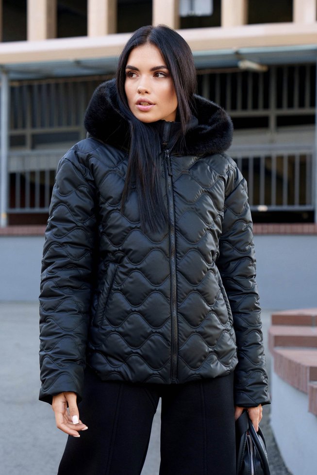 Короткая Женская Зимняя Куртка с Меховым Капюшоном Черная S-M, L-XL