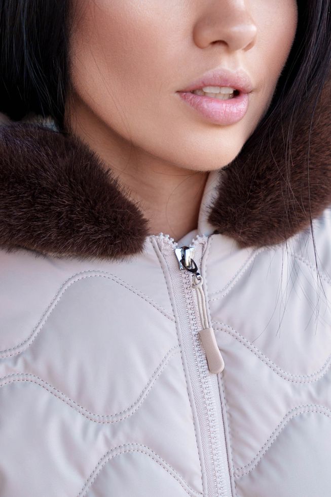 Короткая Женская Зимняя Куртка с Меховым Капюшоном Бежевая S-M, L-XL